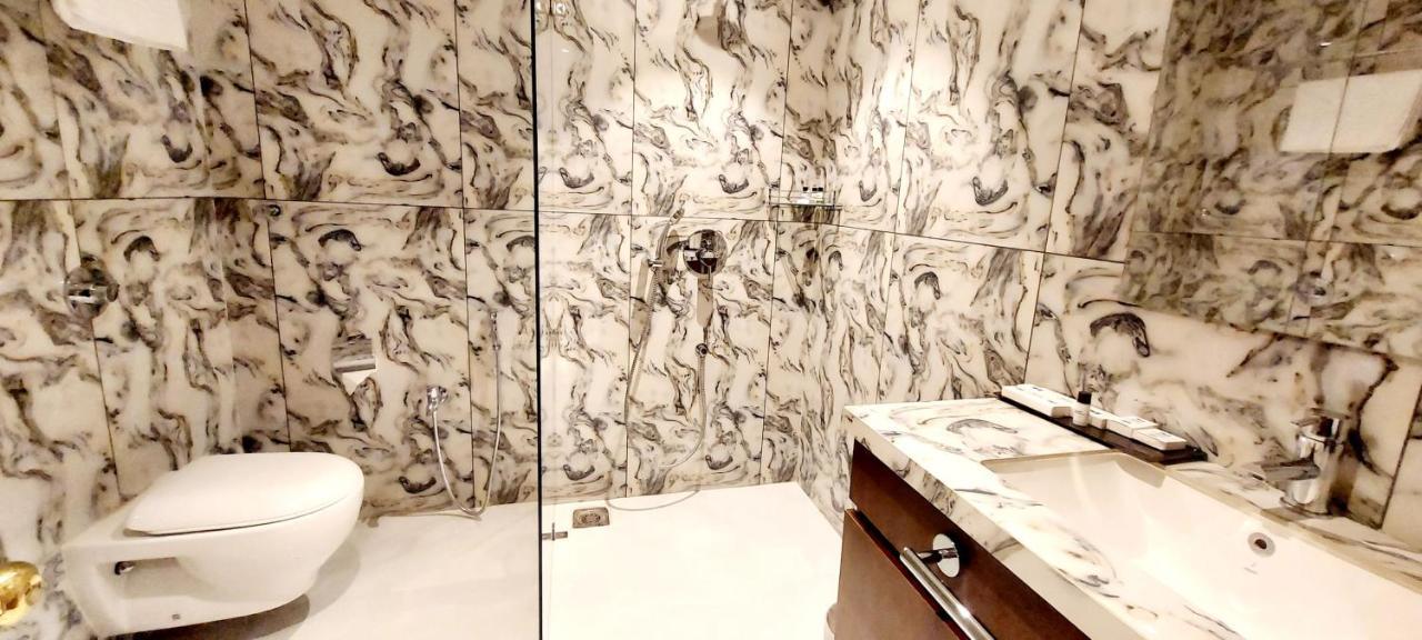 Hotel Madhuban 실바사 외부 사진