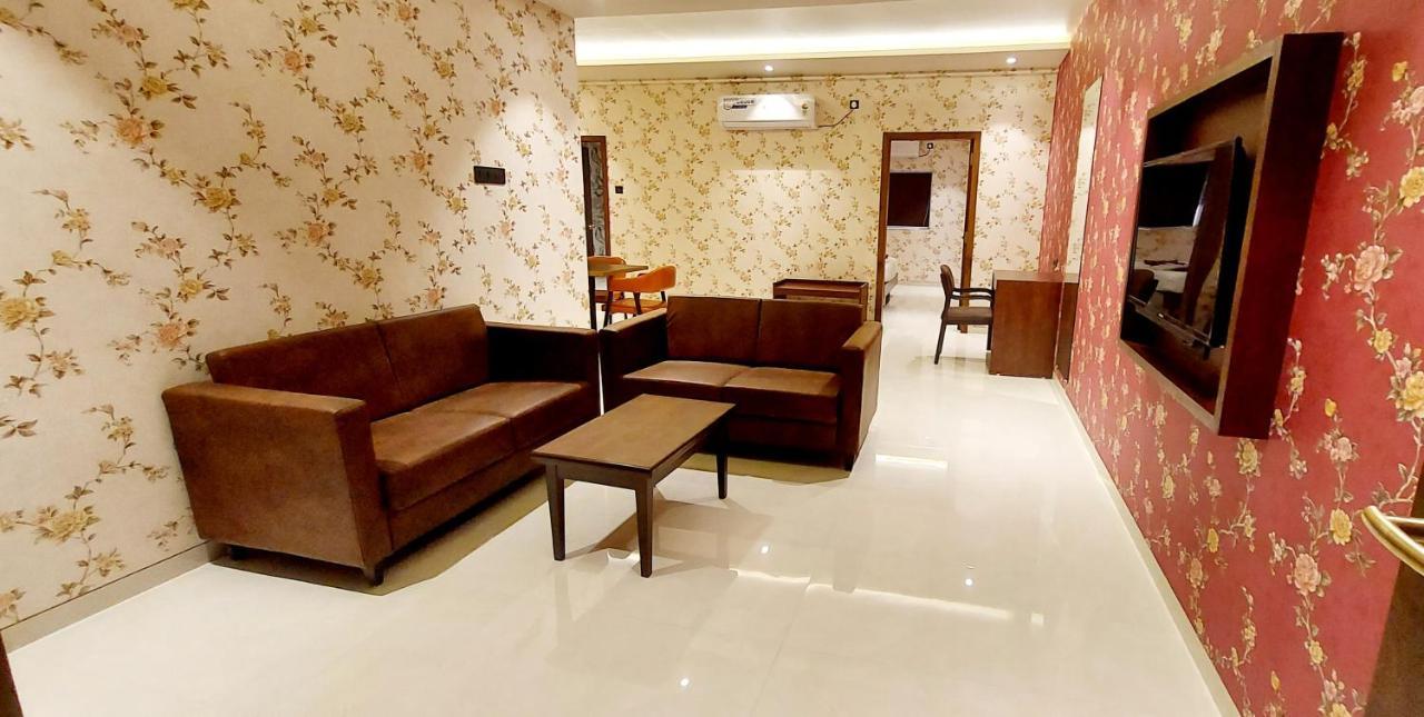 Hotel Madhuban 실바사 외부 사진