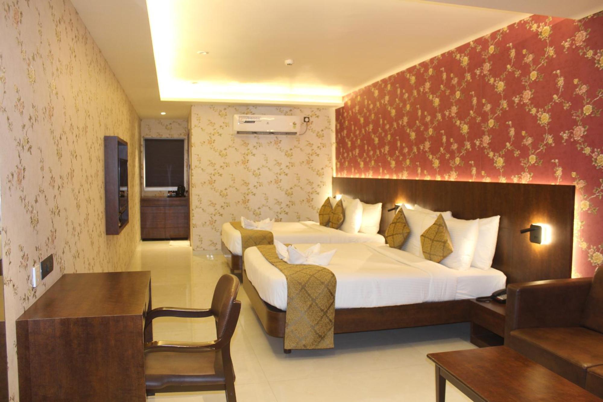 Hotel Madhuban 실바사 외부 사진