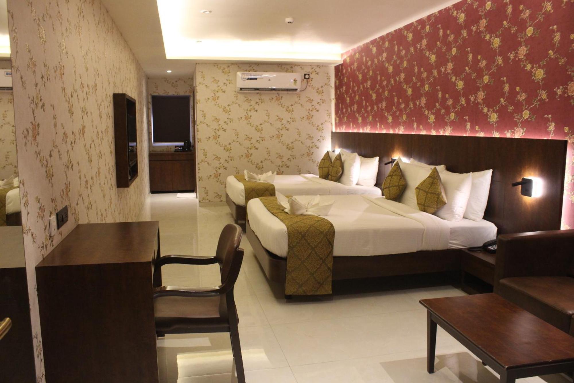 Hotel Madhuban 실바사 외부 사진